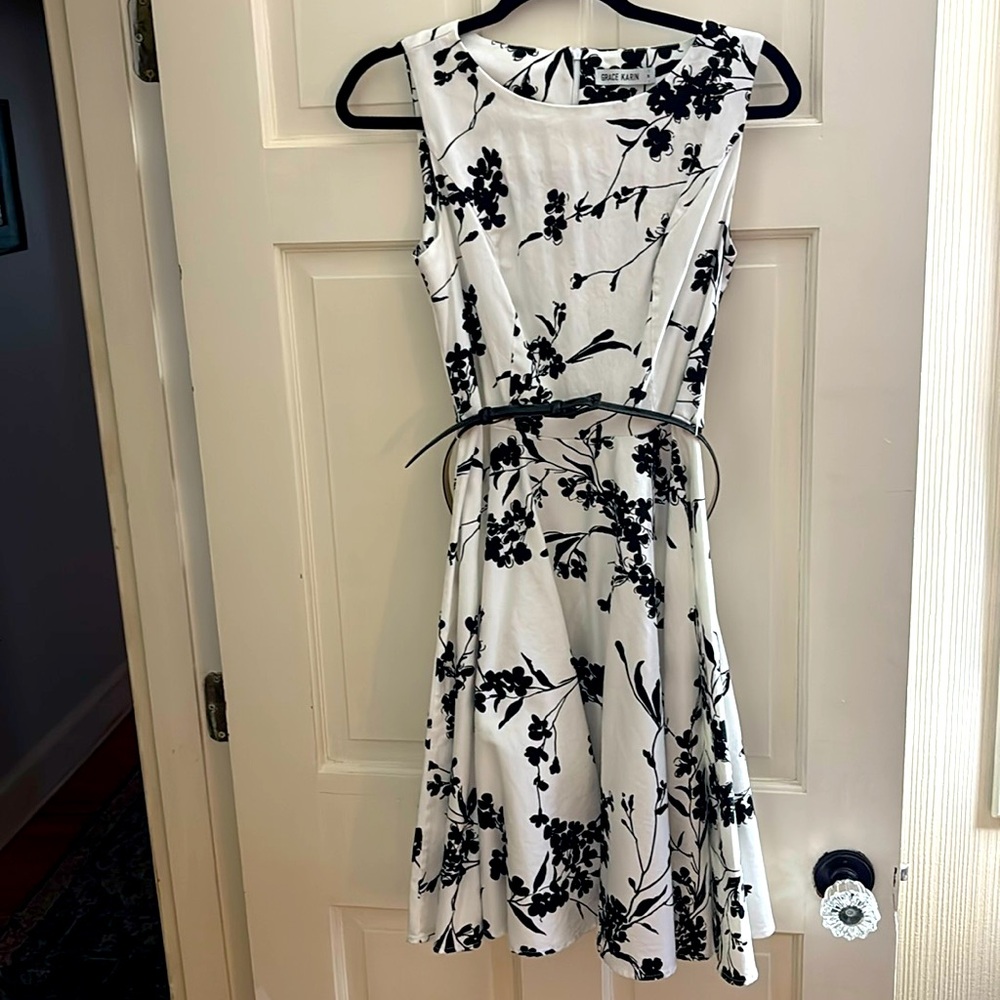 Grace Karin black & white floral 50s style unlined, stretchy size M dress